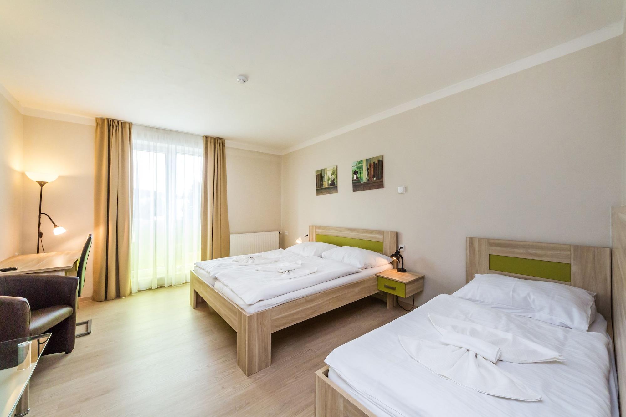 Nad Kralovnou Hotel & Restaurant Prag Eksteriør billede
