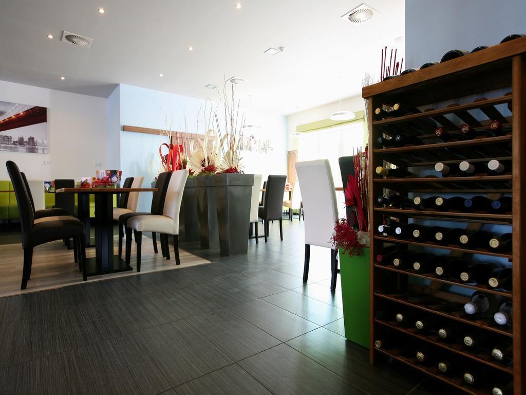 Nad Kralovnou Hotel & Restaurant Prag Eksteriør billede