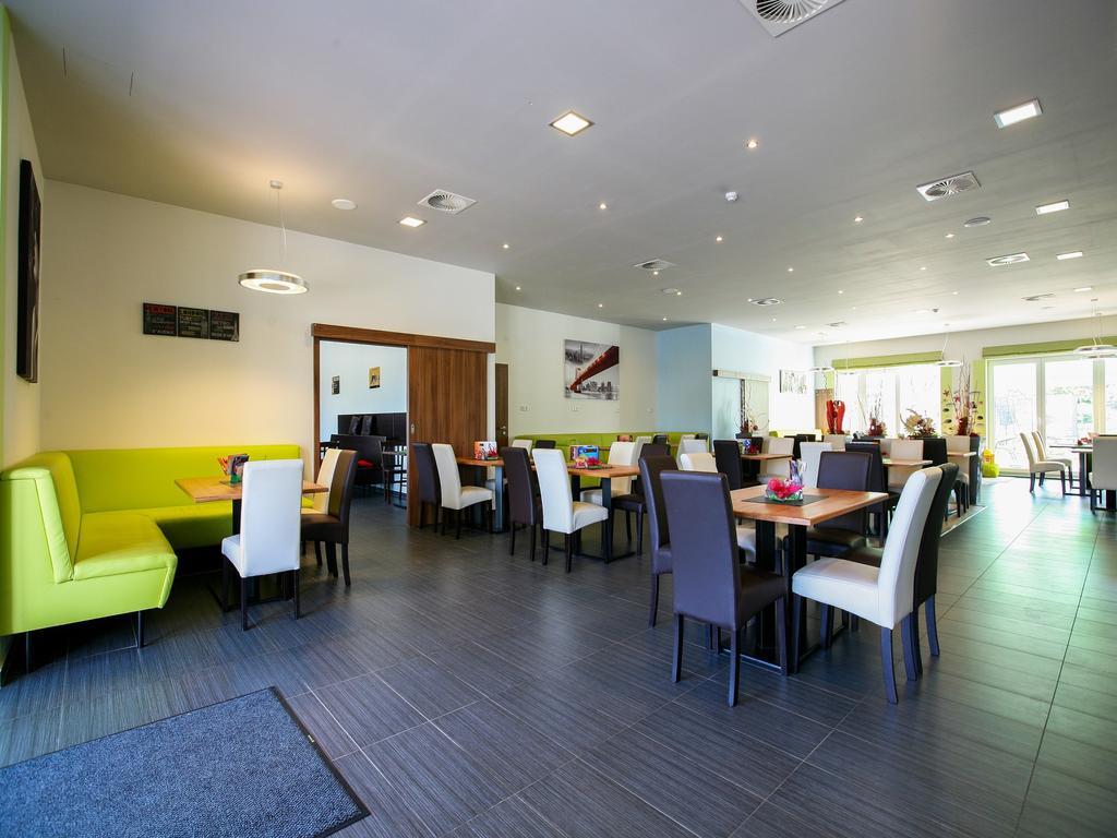 Nad Kralovnou Hotel & Restaurant Prag Eksteriør billede