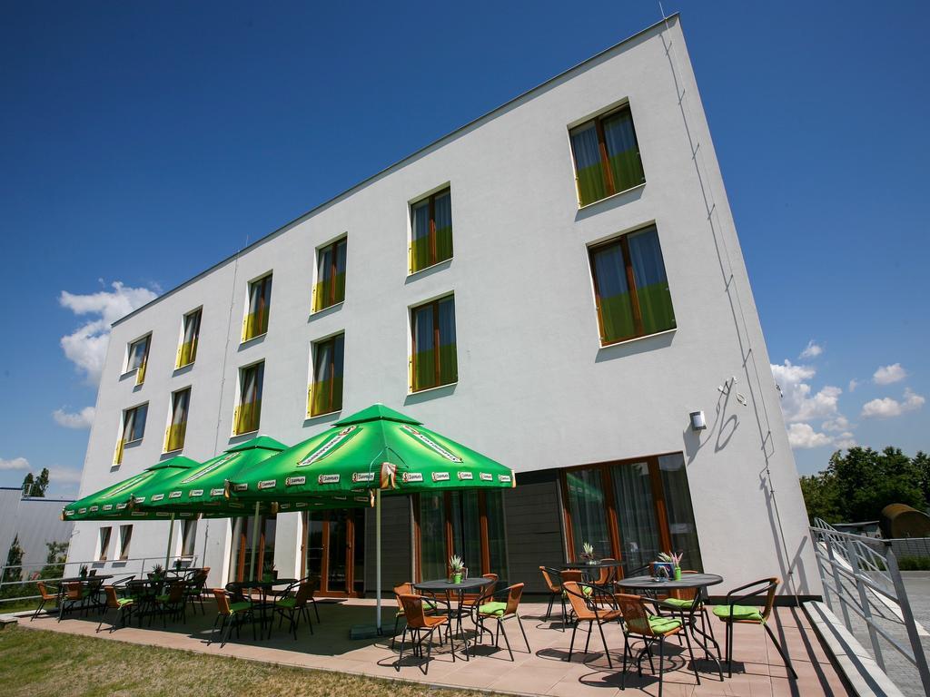 Nad Kralovnou Hotel & Restaurant Prag Eksteriør billede