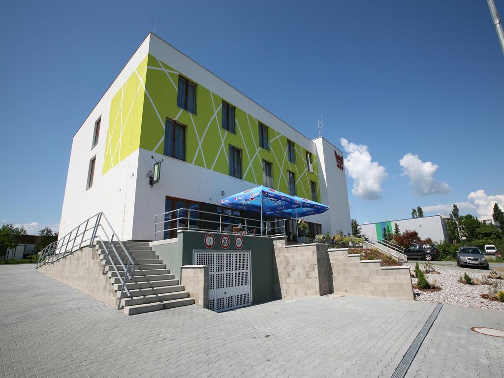 Nad Kralovnou Hotel & Restaurant Prag Eksteriør billede