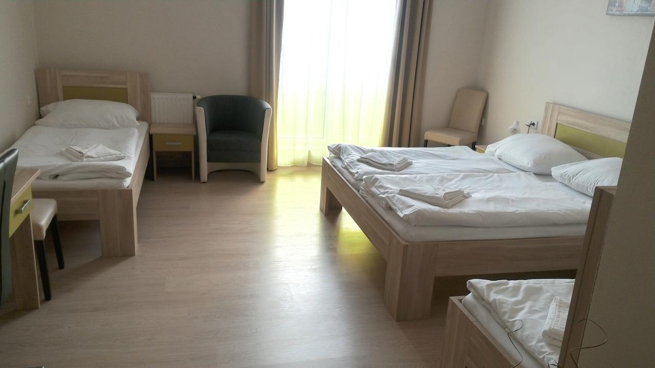 Nad Kralovnou Hotel & Restaurant Prag Eksteriør billede