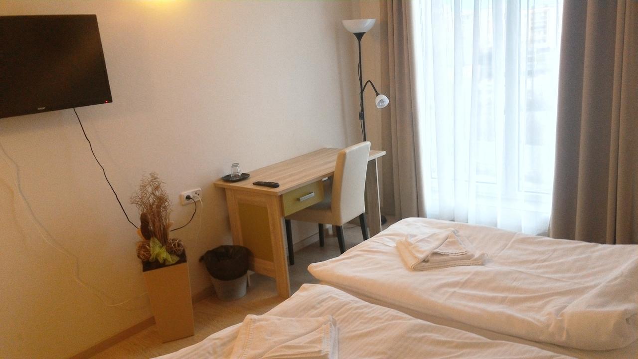 Nad Kralovnou Hotel & Restaurant Prag Eksteriør billede