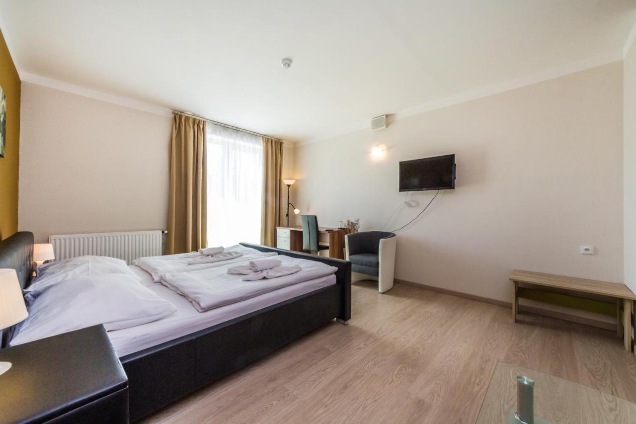 Nad Kralovnou Hotel & Restaurant Prag Eksteriør billede