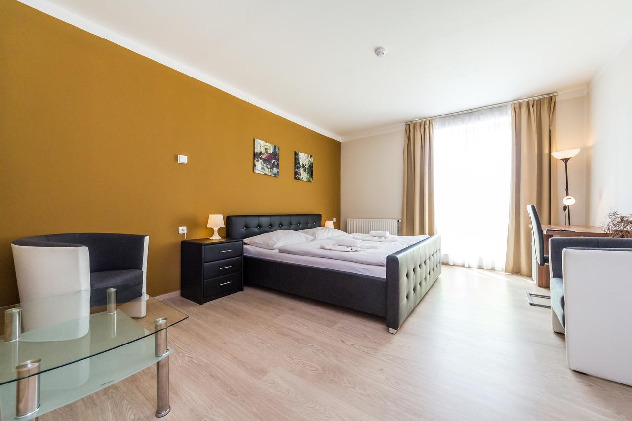 Nad Kralovnou Hotel & Restaurant Prag Eksteriør billede